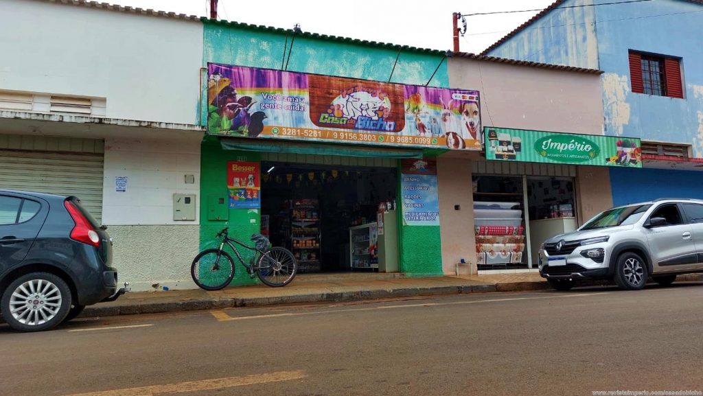 Fachada da Casa do Bicho do Oscar e da Roberta - Tupaciguara - Minas Gerais